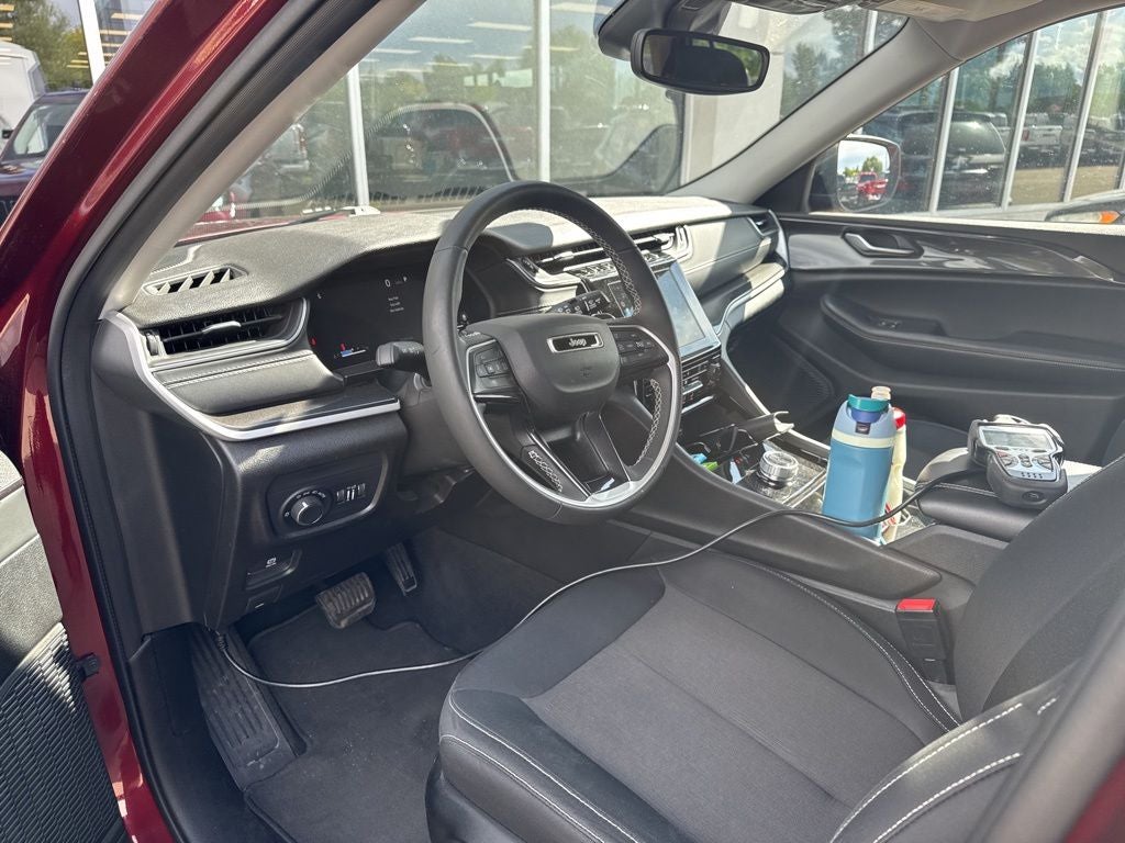 2023 Jeep Grand Cherokee Laredo 4x4