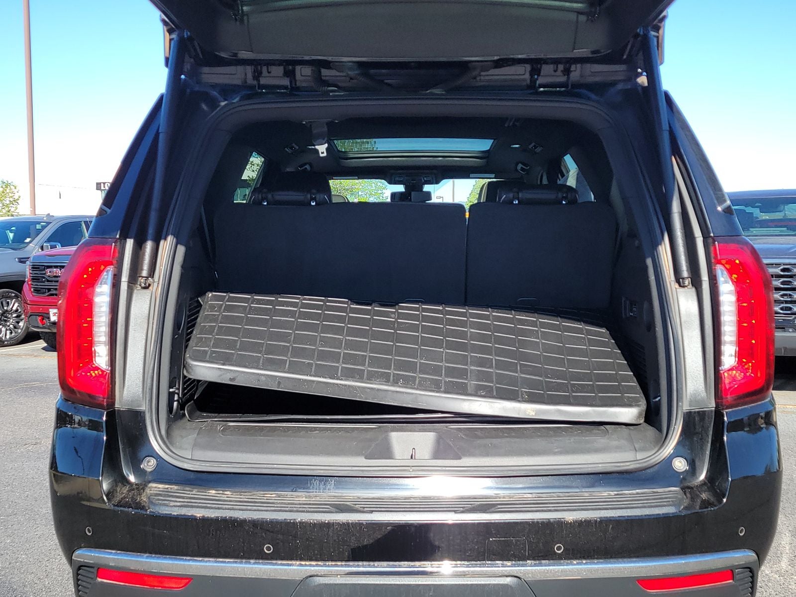 2022 GMC Yukon SLT