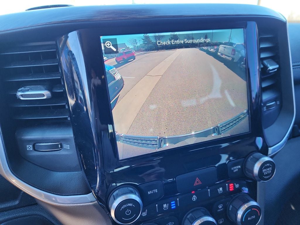 2020 RAM 1500 Laramie Crew Cab 4x4 5'7' Box