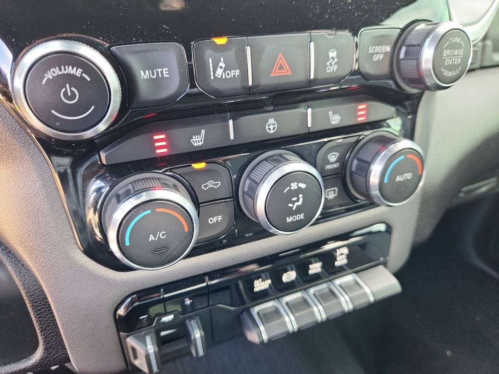 2022 RAM 3500 Big Horn Crew Cab 4x4 8' Box