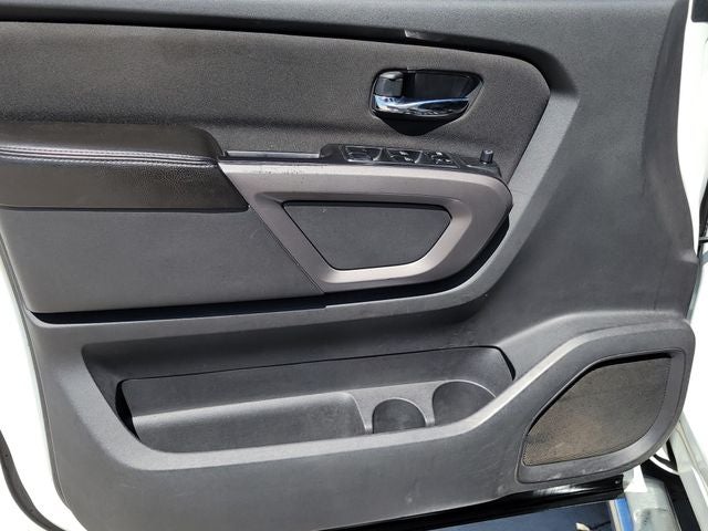 2015 Nissan Titan SV