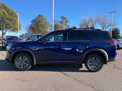 2025 Nissan Pathfinder SV