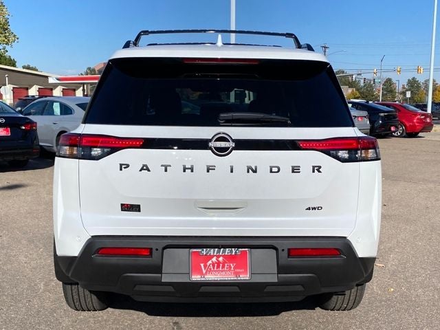 2025 Nissan Pathfinder SV