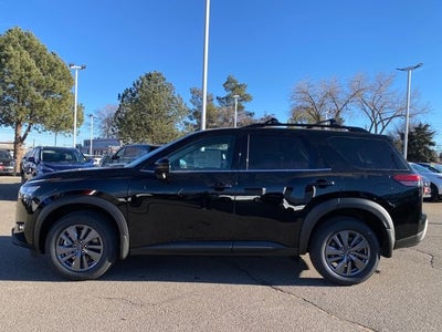 2025 Nissan Pathfinder SV
