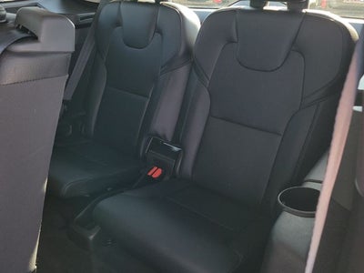 2017 Volvo XC90 T6 Momentum